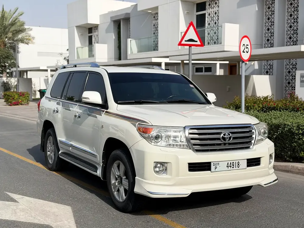 Toyota Land Cruiser GXR White V6 2008 In Excellent Condition - Image 4