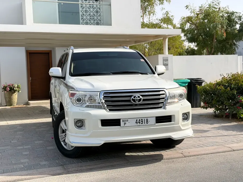 Toyota Land Cruiser GXR White V6 2008 In Excellent Condition - Image 5