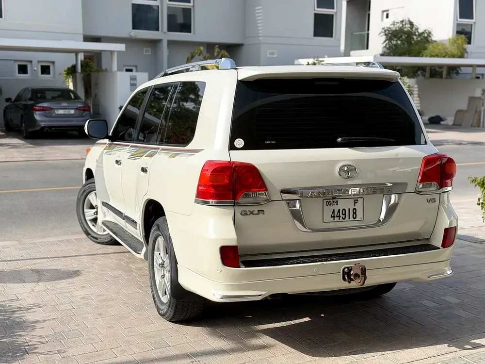 Toyota Land Cruiser GXR White V6 2008 In Excellent Condition - Image 7