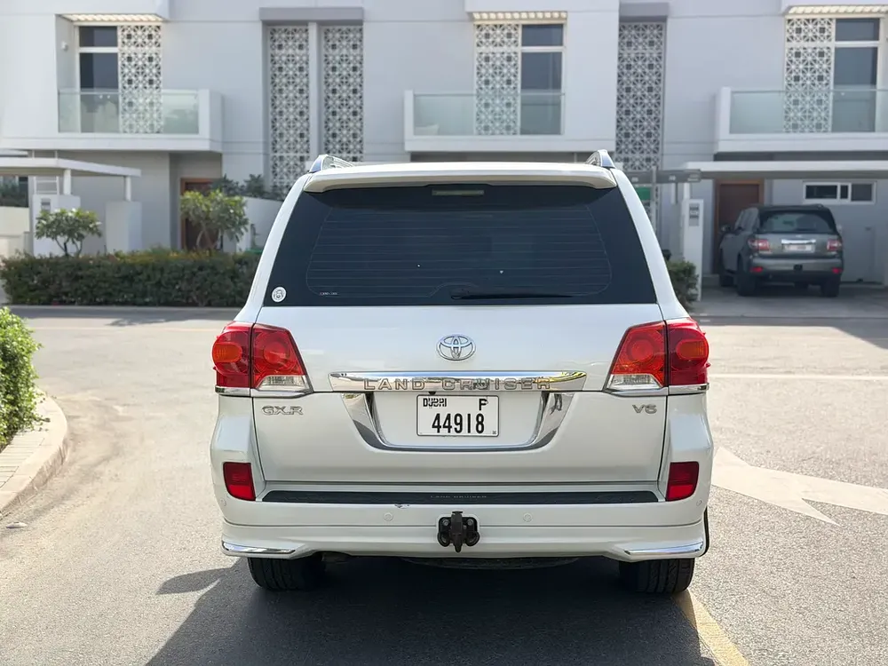 Toyota Land Cruiser GXR White V6 2008 In Excellent Condition - Image 9