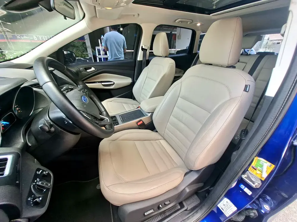 Astonishing Ford Escape 2018 - GCC - Top Option - Full Service History - Original Paint -No Accident - Image 13
