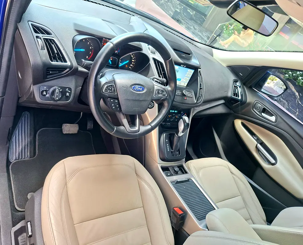 Astonishing Ford Escape 2018 - GCC - Top Option - Full Service History - Original Paint -No Accident - Image 8