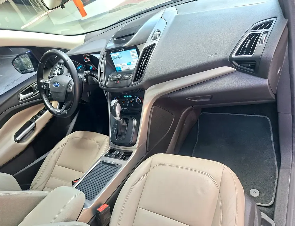 Astonishing Ford Escape 2018 - GCC - Top Option - Full Service History - Original Paint -No Accident - Image 9