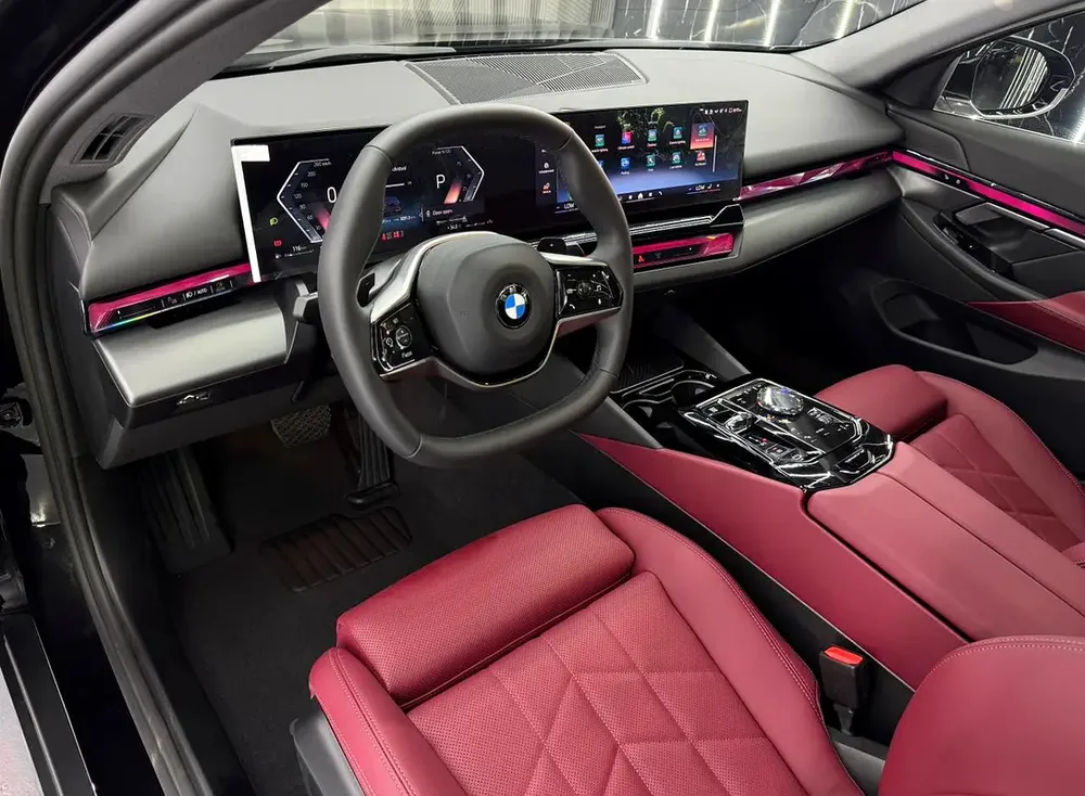 Exclusive offer | LOW Mileage | GCC | Luxury Sedan | AGMC Warranty 2028 | AGMC Service 2028 - Image 11