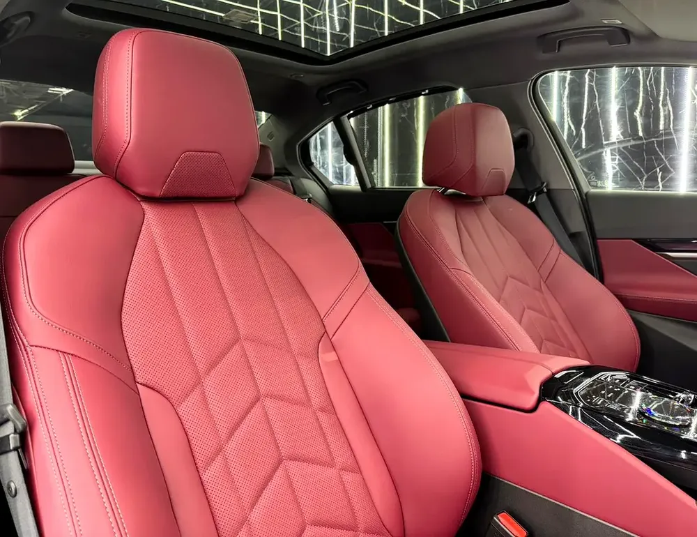 Exclusive offer | LOW Mileage | GCC | Luxury Sedan | AGMC Warranty 2028 | AGMC Service 2028 - Image 19