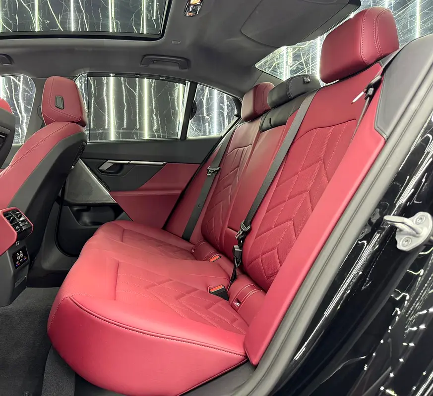 Exclusive offer | LOW Mileage | GCC | Luxury Sedan | AGMC Warranty 2028 | AGMC Service 2028 - Image 20