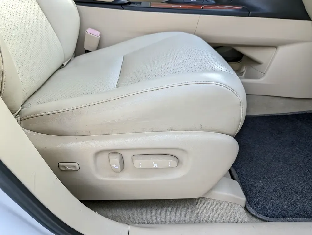 Lexus RX 350 Premier 2011 - American Specs Perfect Condition Inside Out Low KM Family Luxury SUV - Image 13