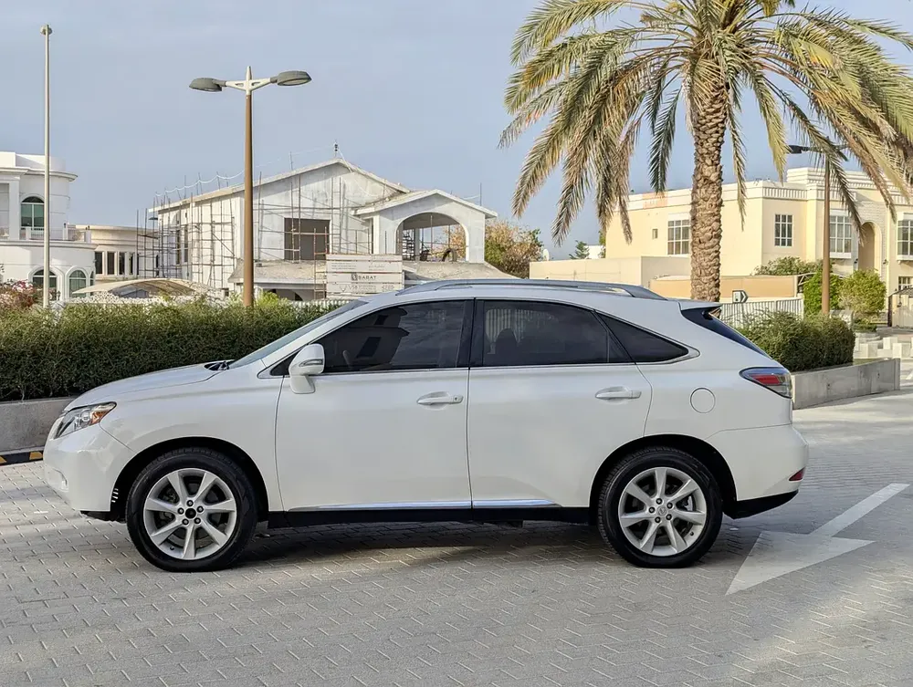 Lexus RX 350 Premier 2011 - American Specs Perfect Condition Inside Out Low KM Family Luxury SUV - Image 18