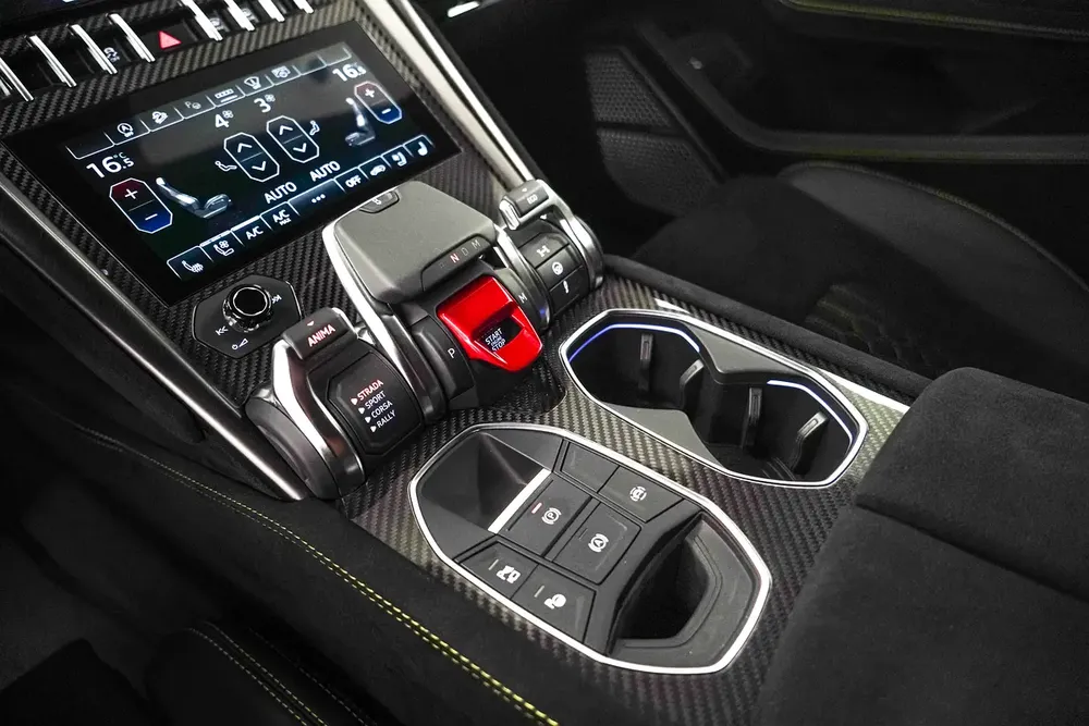 2024 LAMBORGHINI URUS PERFORMANTE / CARBON FIBER - ALCANTARA INTERIOR / WARRANTY AVAILABLE - Image 10