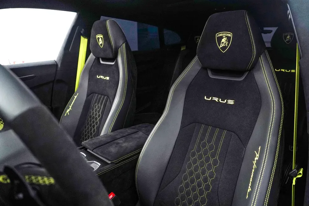 2024 LAMBORGHINI URUS PERFORMANTE / CARBON FIBER - ALCANTARA INTERIOR / WARRANTY AVAILABLE - Image 11