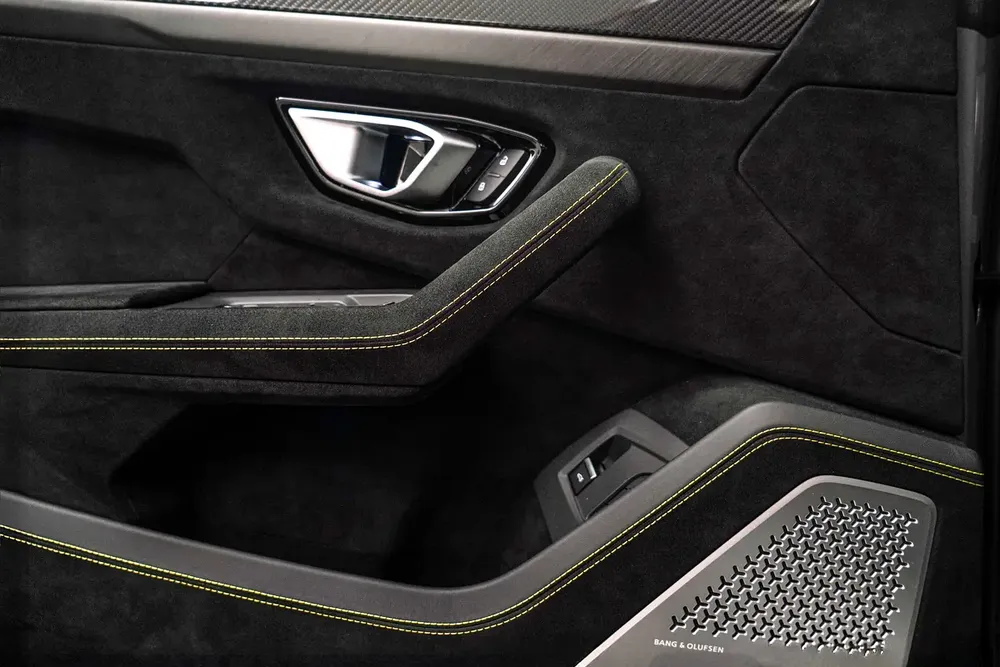 2024 LAMBORGHINI URUS PERFORMANTE / CARBON FIBER - ALCANTARA INTERIOR / WARRANTY AVAILABLE - Image 14