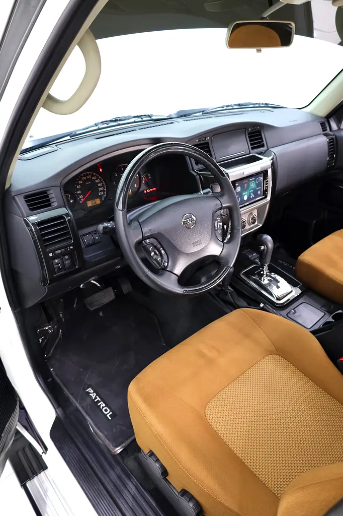 NISSAN PATROL SUPER SAFARI GCC SHORT WHEELBASE - Excellent Condition - Image 5