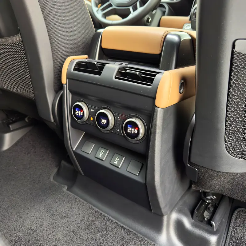 LAND ROVER DEFENDER V8 110 P425X 2026 - Image 14