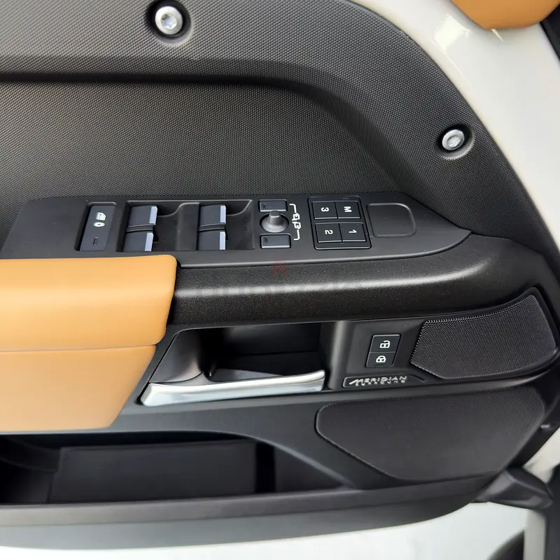 LAND ROVER DEFENDER V8 110 P425X 2026 - Image 19