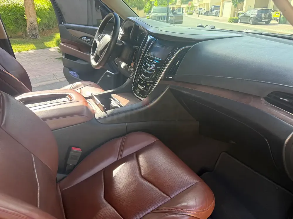 2019 Cadillac Escalade Platinum | GCC Specs | Pristine Condition - Image 14