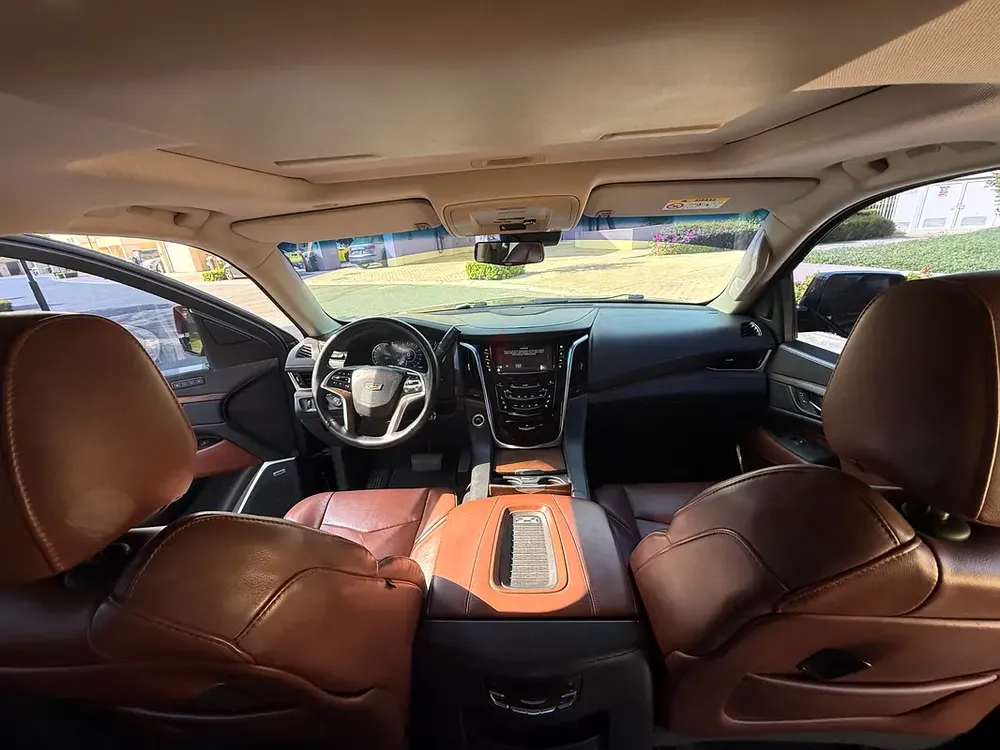 2019 Cadillac Escalade Platinum | GCC Specs | Pristine Condition - Image 9