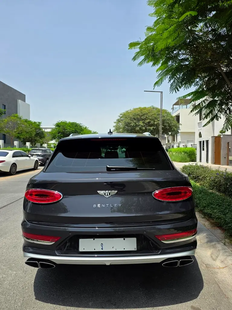 2024 Bentley Bentayga EWB V8 | GCC Specs | Under warranty & Service contract - Image 4