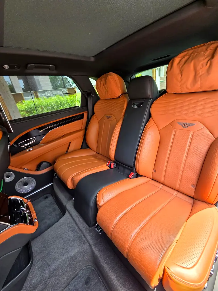 2024 Bentley Bentayga EWB V8 | GCC Specs | Under warranty & Service contract - Image 6