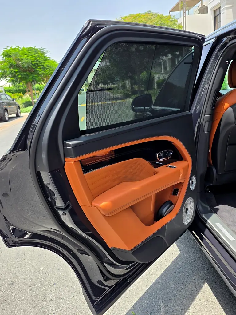 2024 Bentley Bentayga EWB V8 | GCC Specs | Under warranty & Service contract - Image 8