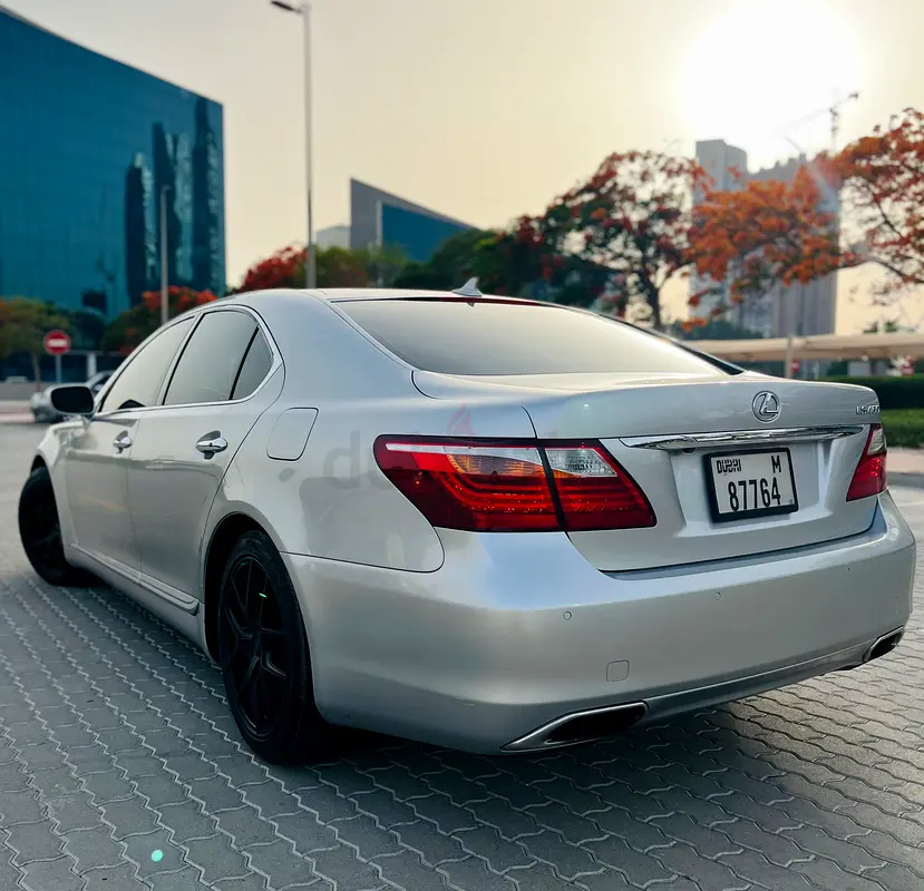 Lexus LS 460 2011 - American Specs - Excellent Condition - Image 7