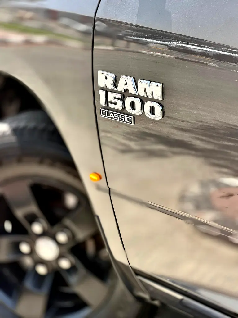 Dodge Ram 1500 SLT ( Classic ) 2020 Gcc specs . ( Low kms ) . - Image 11