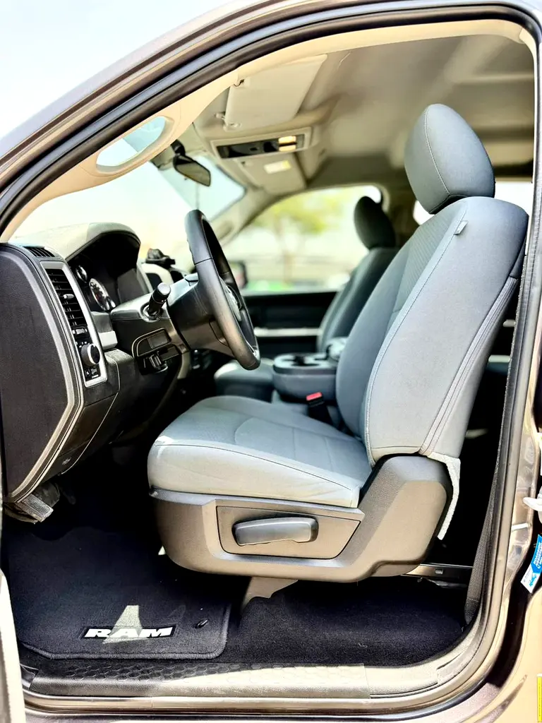 Dodge Ram 1500 SLT ( Classic ) 2020 Gcc specs . ( Low kms ) . - Image 12