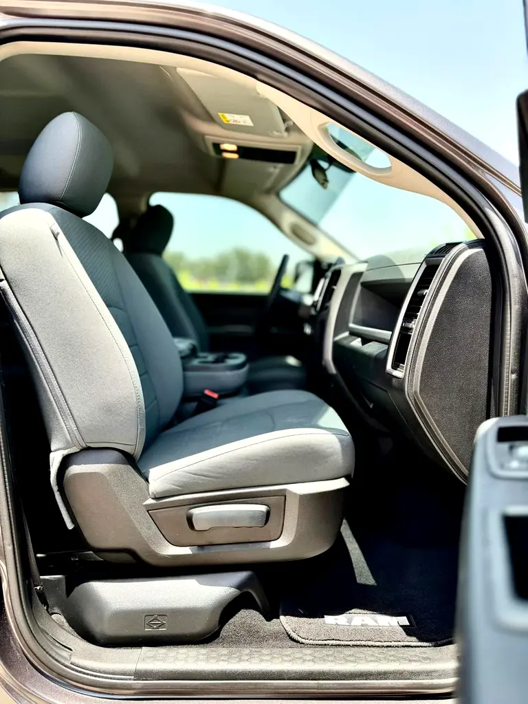 Dodge Ram 1500 SLT ( Classic ) 2020 Gcc specs . ( Low kms ) . - Image 13