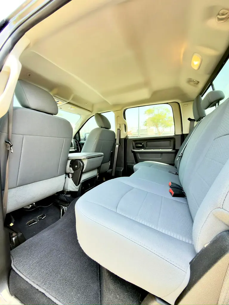 Dodge Ram 1500 SLT ( Classic ) 2020 Gcc specs . ( Low kms ) . - Image 14