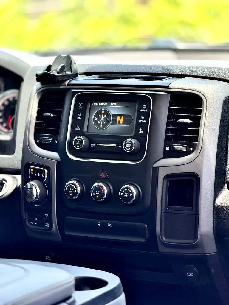Dodge Ram 1500 SLT ( Classic ) 2020 Gcc specs . ( Low kms ) . - Image 16