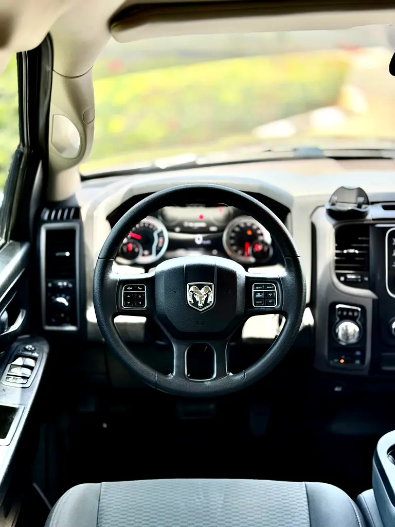 Dodge Ram 1500 SLT ( Classic ) 2020 Gcc specs . ( Low kms ) . - Image 17