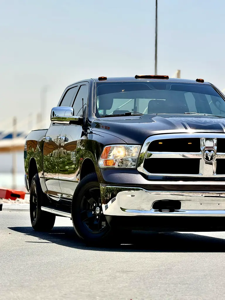 Dodge Ram 1500 SLT ( Classic ) 2020 Gcc specs . ( Low kms ) . - Image 4