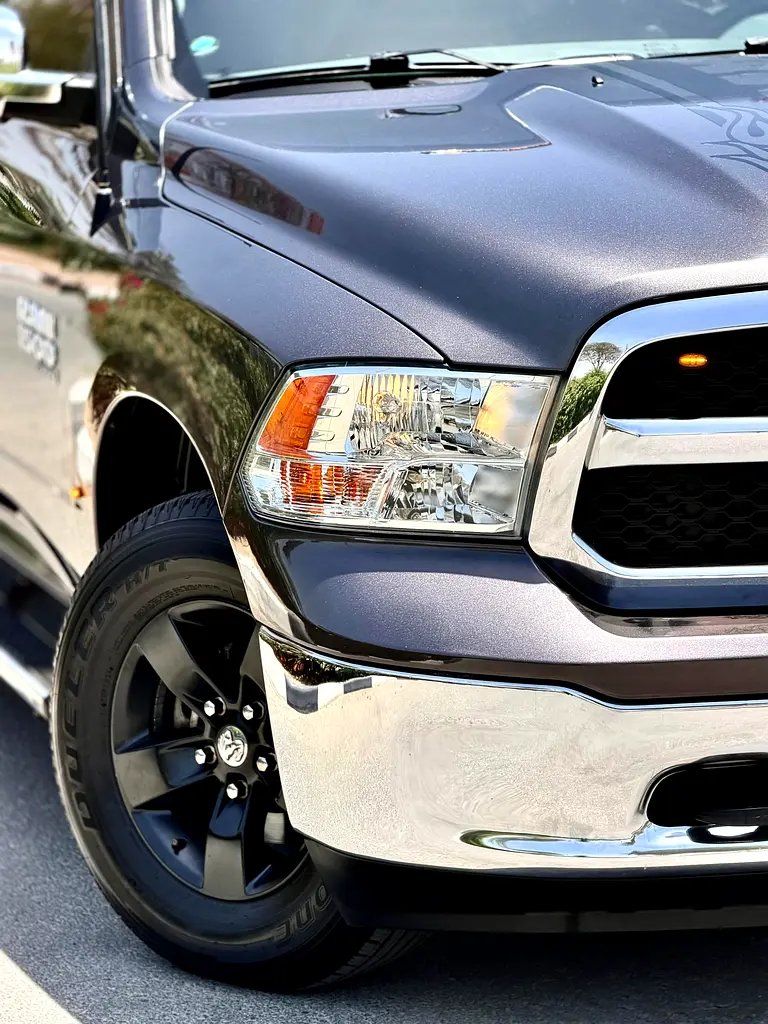 Dodge Ram 1500 SLT ( Classic ) 2020 Gcc specs . ( Low kms ) . - Image 5