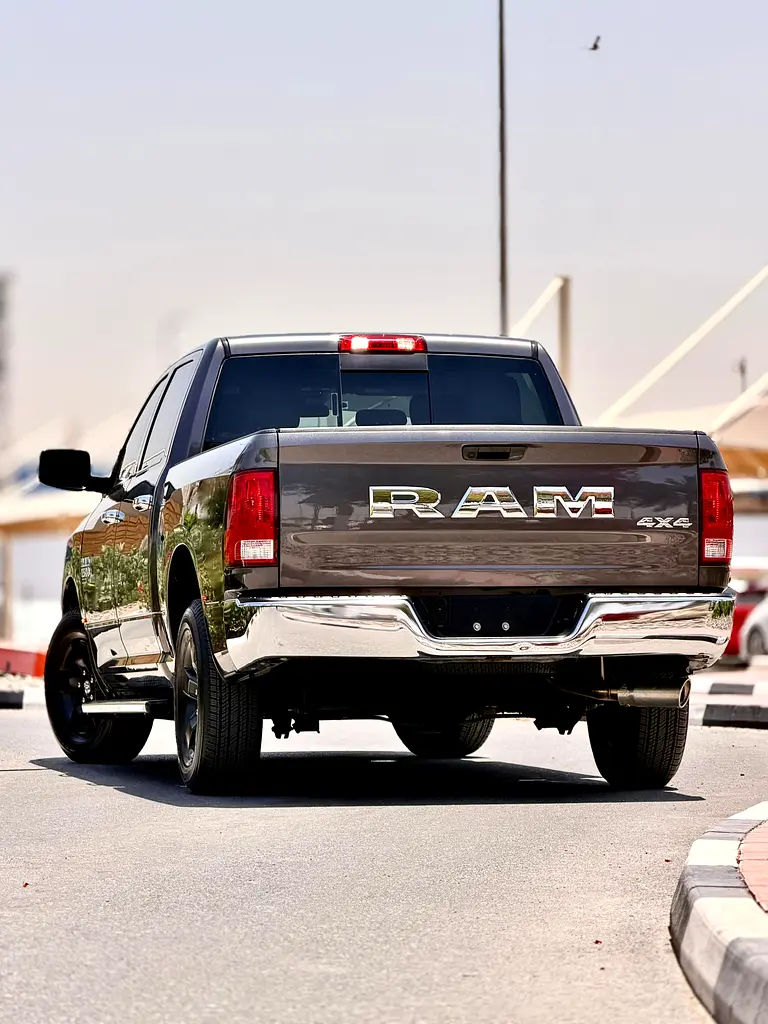 Dodge Ram 1500 SLT ( Classic ) 2020 Gcc specs . ( Low kms ) . - Image 7