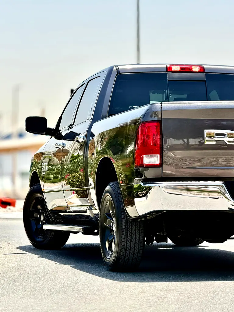 Dodge Ram 1500 SLT ( Classic ) 2020 Gcc specs . ( Low kms ) . - Image 8