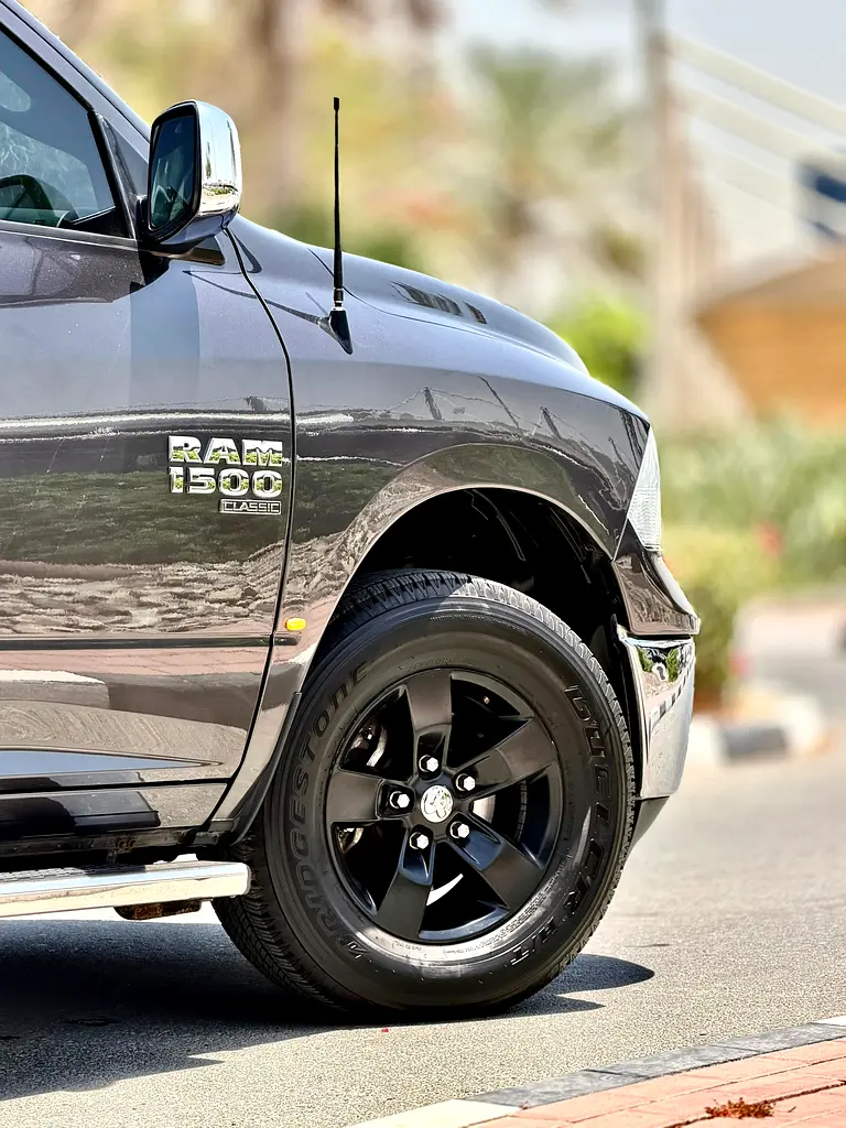 Dodge Ram 1500 SLT ( Classic ) 2020 Gcc specs . ( Low kms ) . - Image 9