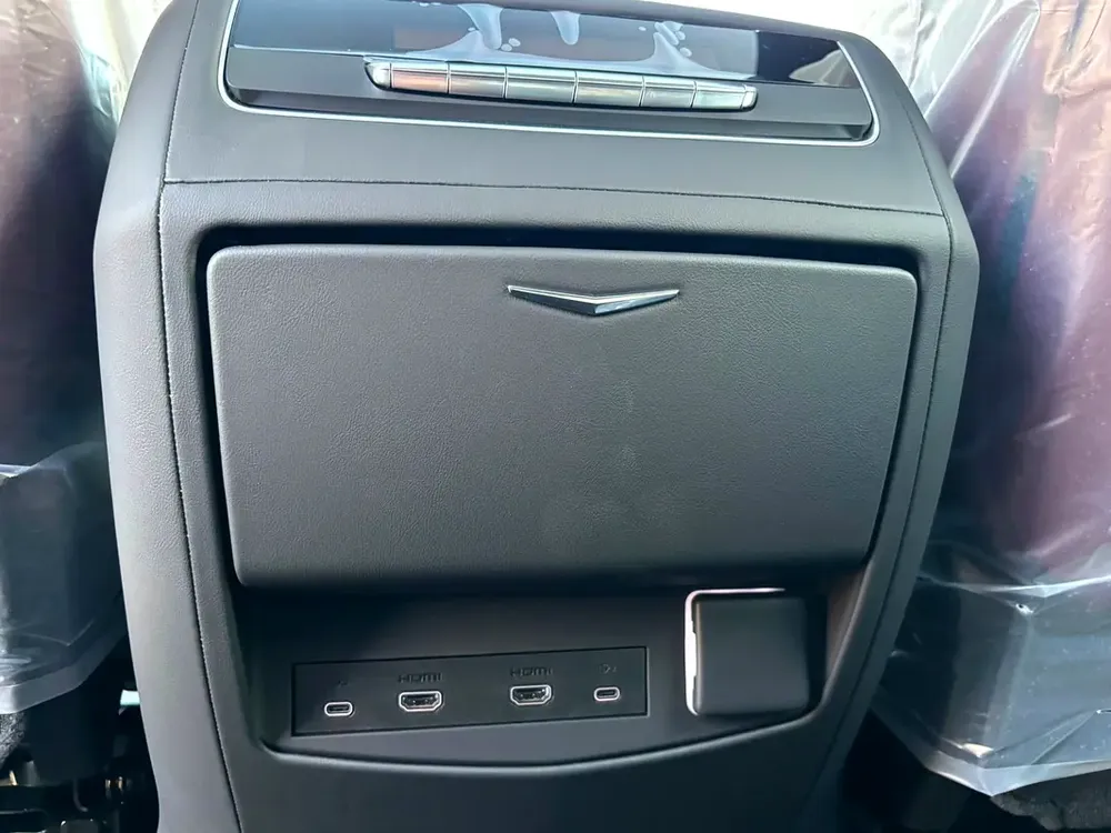 2025 Cadillac Escalade Sport Platinum | GCC Specs | Brand New Luxury SUV - Image 19