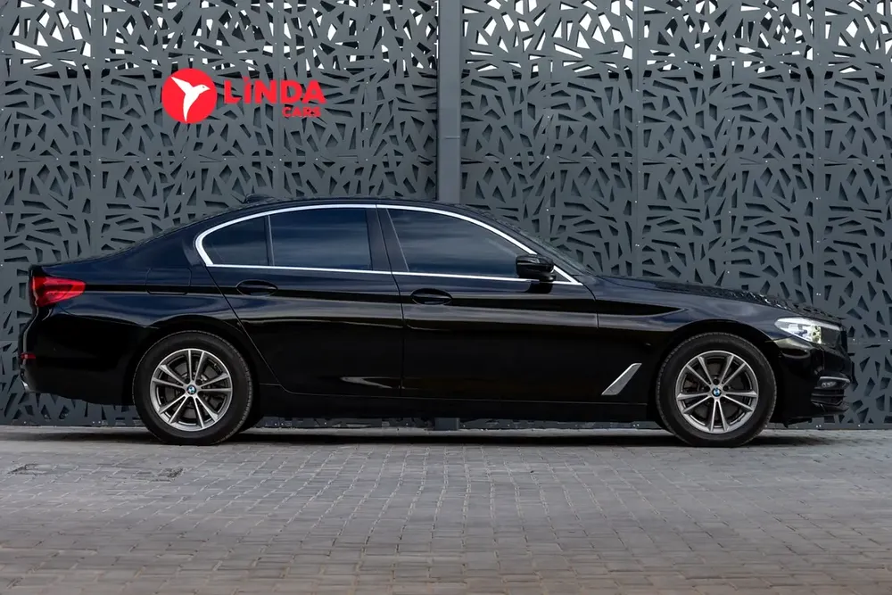 BMW 5 Series 520 2019 GCC specs - Image 8