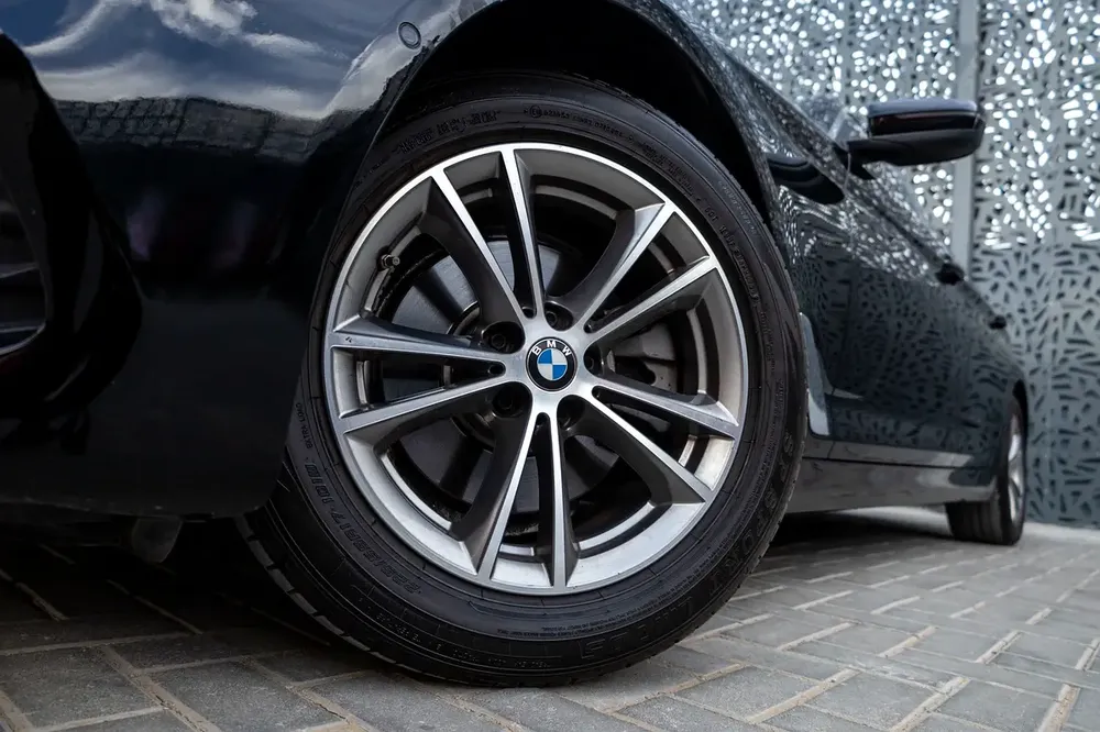 BMW 5 Series 520 2019 GCC specs - Image 9