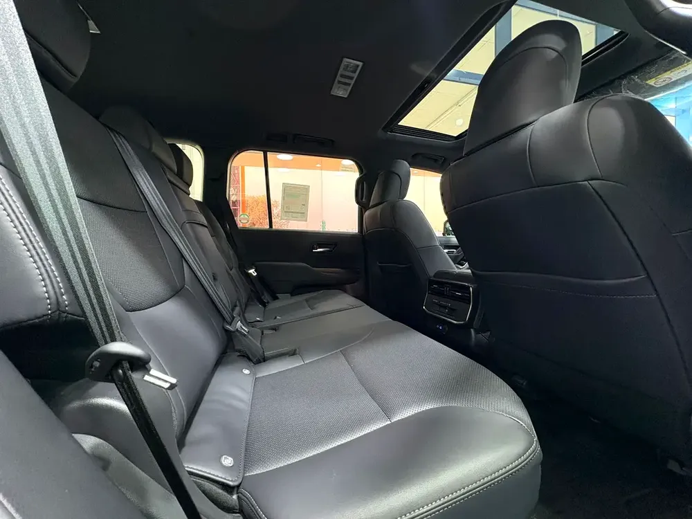 Toyota Land Cruiser GXR 2023 MODEL - GCC Specification - Image 12