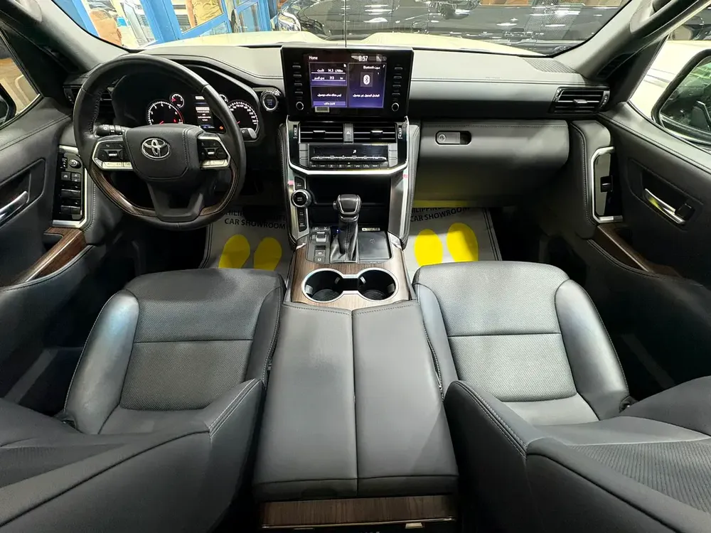 Toyota Land Cruiser GXR 2023 MODEL - GCC Specification - Image 14