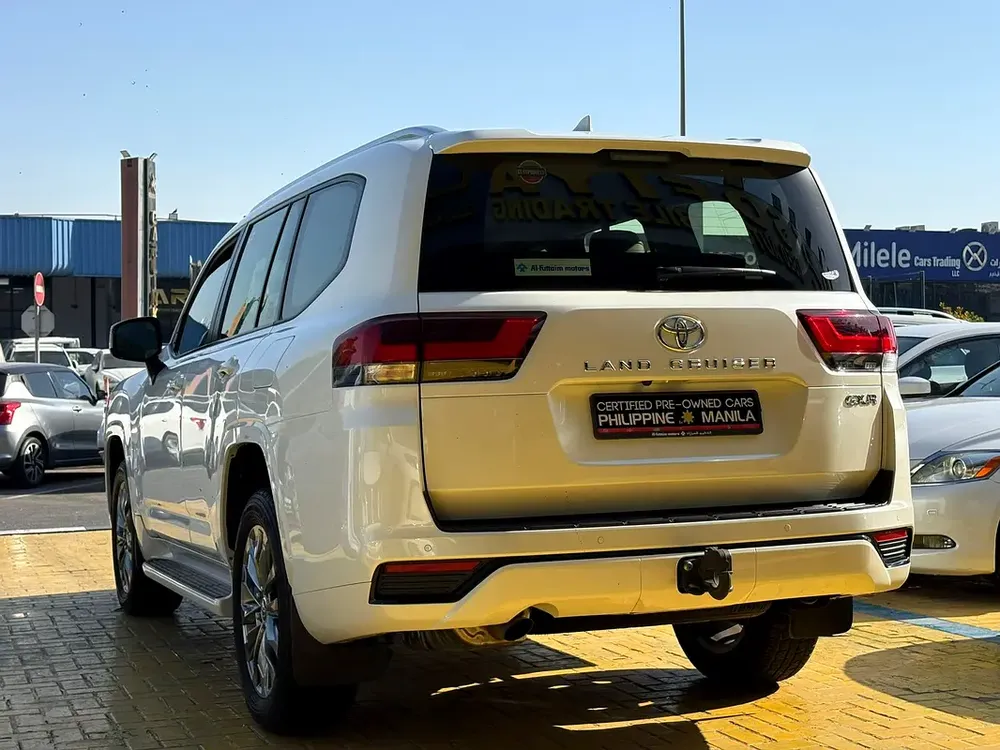 Toyota Land Cruiser GXR 2023 MODEL - GCC Specification - Image 6