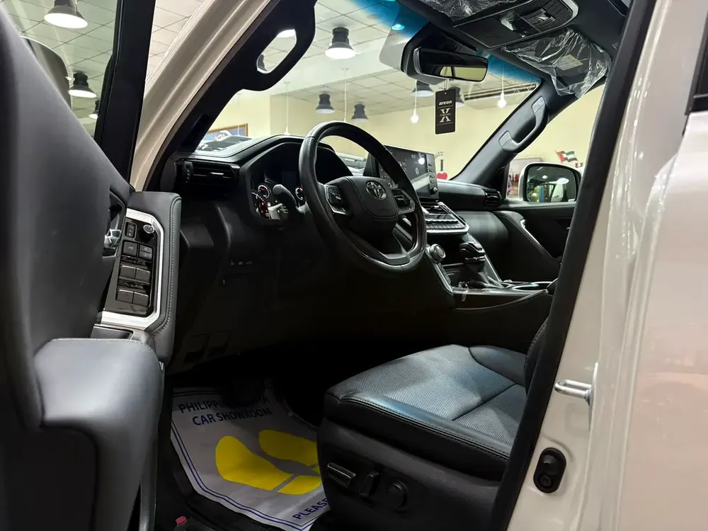 Toyota Land Cruiser GXR 2023 MODEL - GCC Specification - Image 7