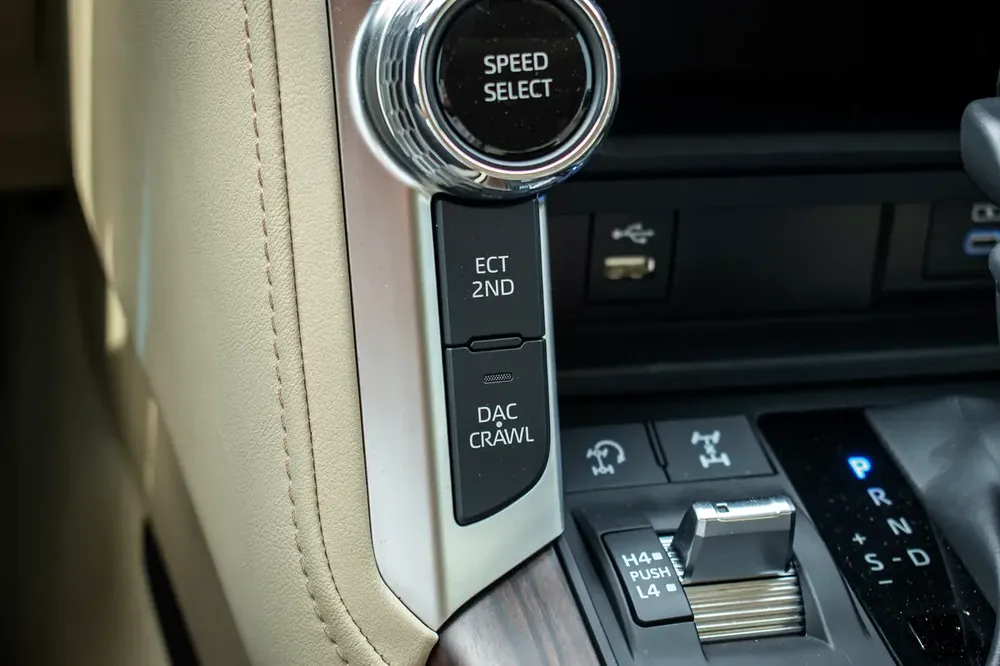 2023 - TOYOTA LAND CRUISER GXR 4.0 - UNDER WARRANTY GCC SPECS - EXCELLENT CONDITION - Image 14