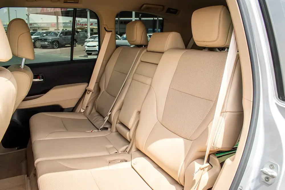 2023 - TOYOTA LAND CRUISER GXR 4.0 - UNDER WARRANTY GCC SPECS - EXCELLENT CONDITION - Image 17