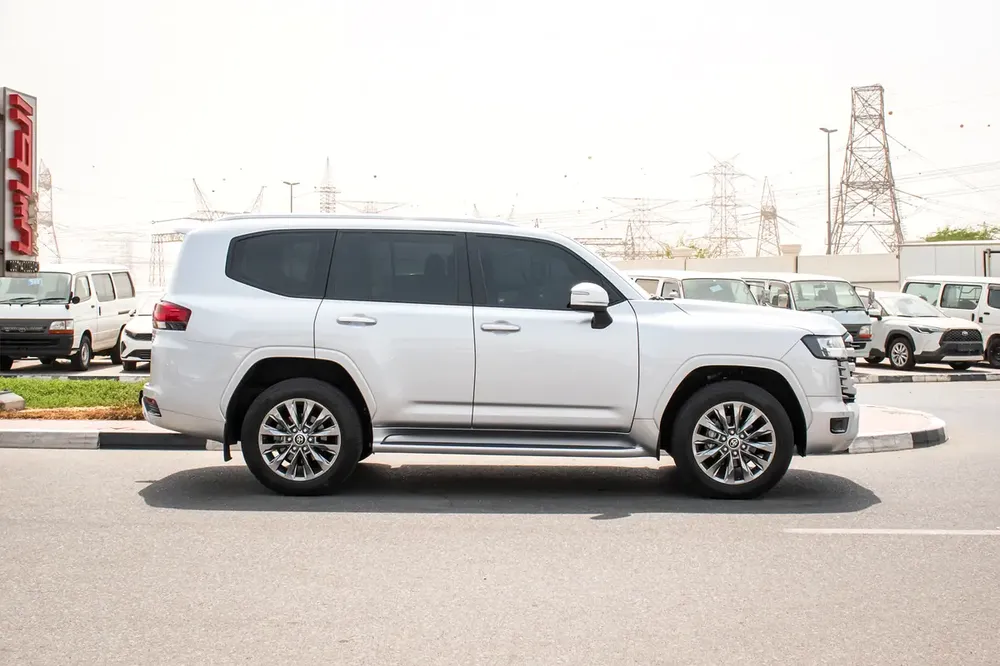 2023 - TOYOTA LAND CRUISER GXR 4.0 - UNDER WARRANTY GCC SPECS - EXCELLENT CONDITION - Image 4