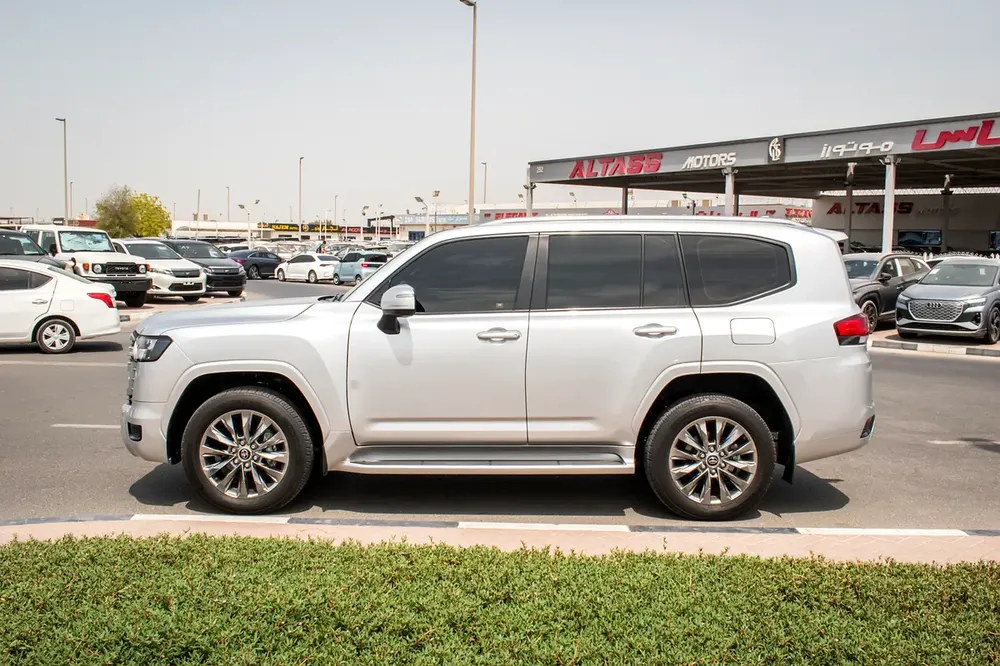 2023 - TOYOTA LAND CRUISER GXR 4.0 - UNDER WARRANTY GCC SPECS - EXCELLENT CONDITION - Image 5