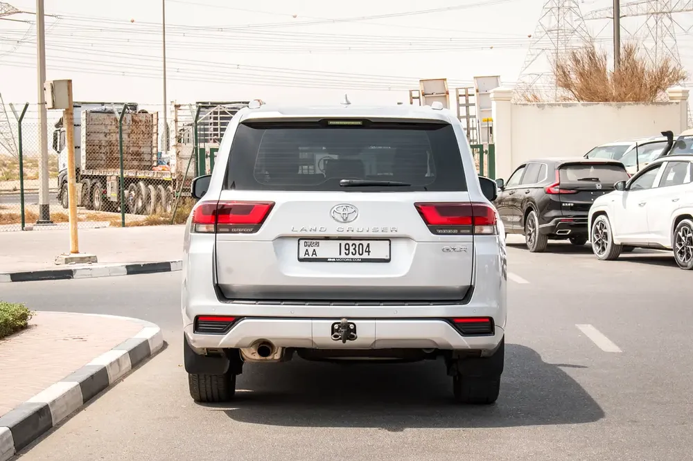 2023 - TOYOTA LAND CRUISER GXR 4.0 - UNDER WARRANTY GCC SPECS - EXCELLENT CONDITION - Image 8