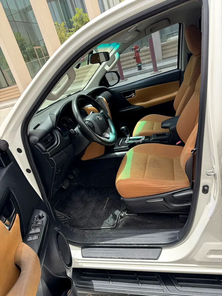 2.7 Toyota Fortuner 2017 - 4 Cylinder- Orginal paint- Accident Free - Image 10