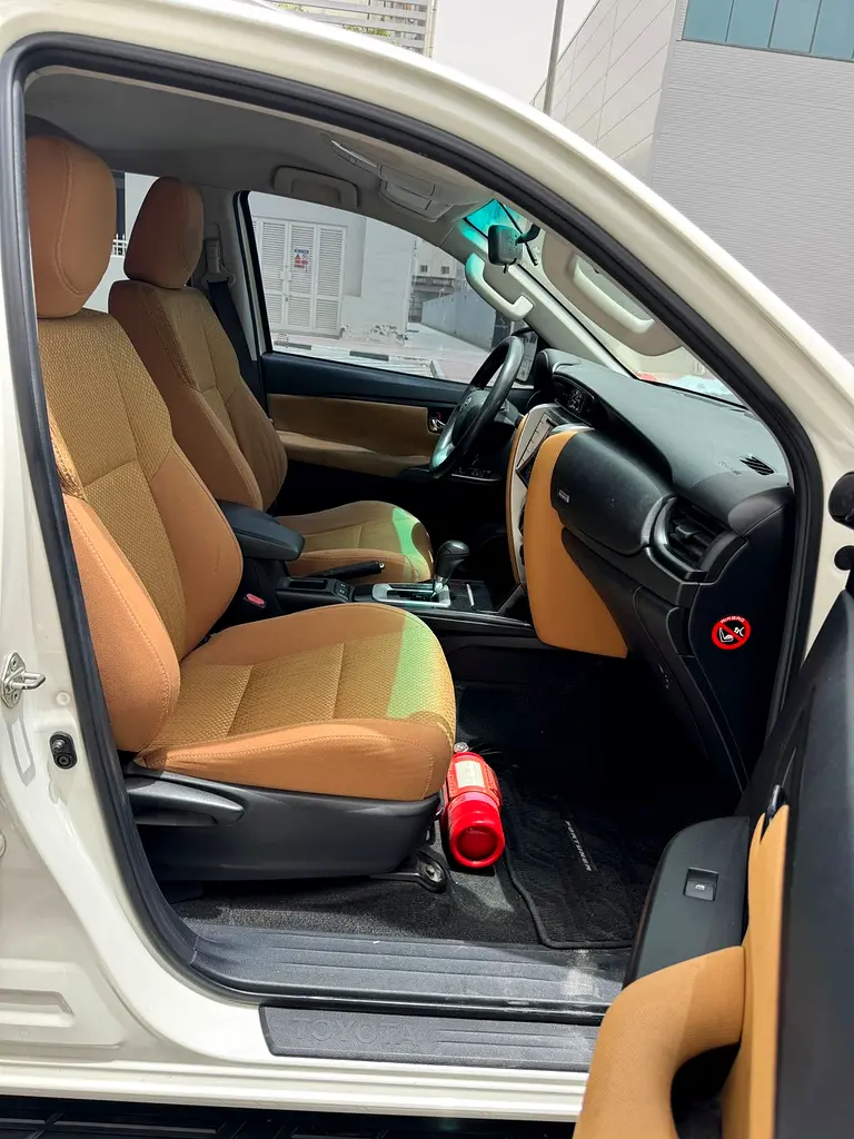 2.7 Toyota Fortuner 2017 - 4 Cylinder- Orginal paint- Accident Free - Image 11