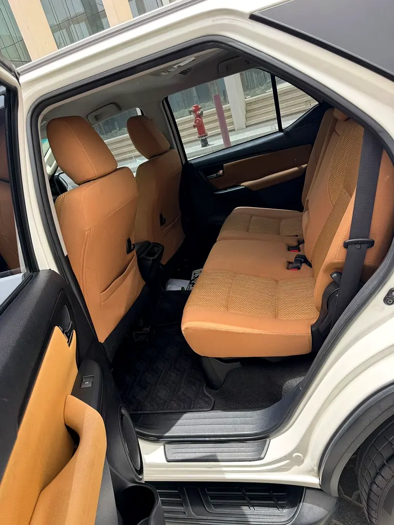2.7 Toyota Fortuner 2017 - 4 Cylinder- Orginal paint- Accident Free - Image 13